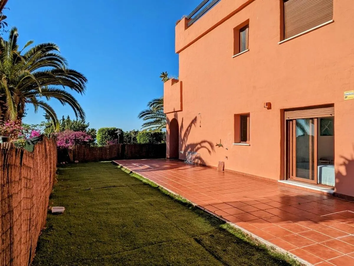 Playa Del Angel 3-Bedroom Apartment エステポナ