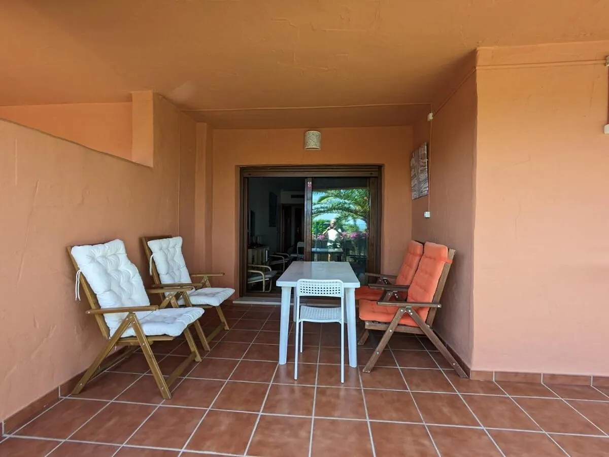 Playa Del Angel 3-Bedroom Apartment エステポナ