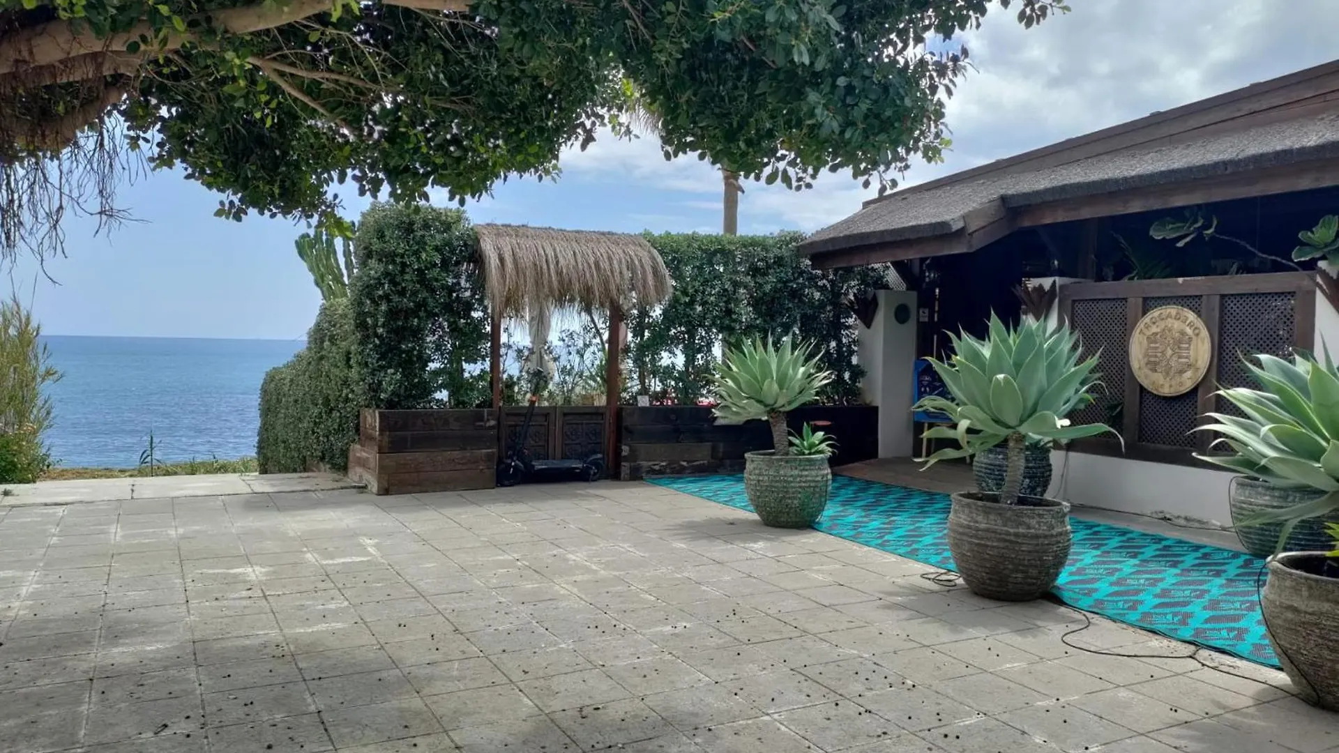 Playa Del Angel 3-Bedroom Apartment エステポナ