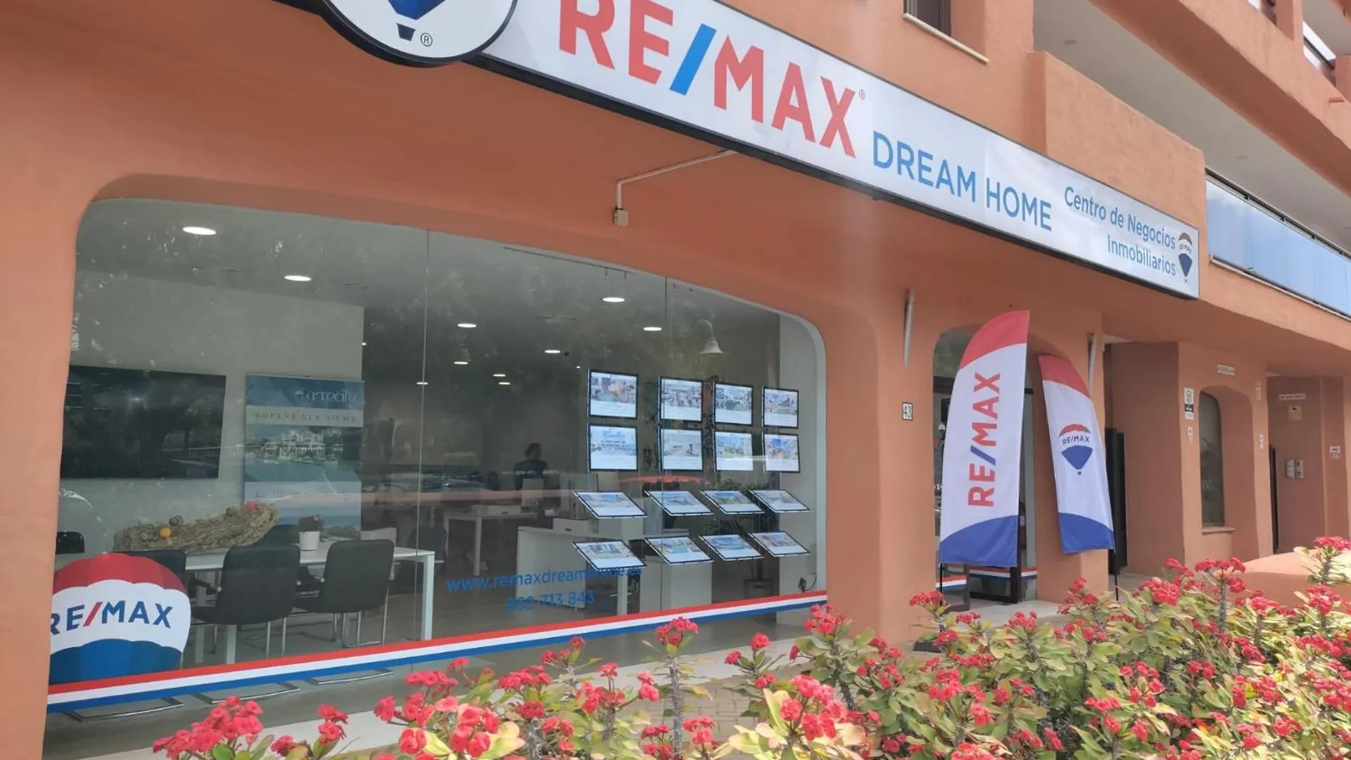 Playa Del Angel 3-Bedroom Apartment エステポナ