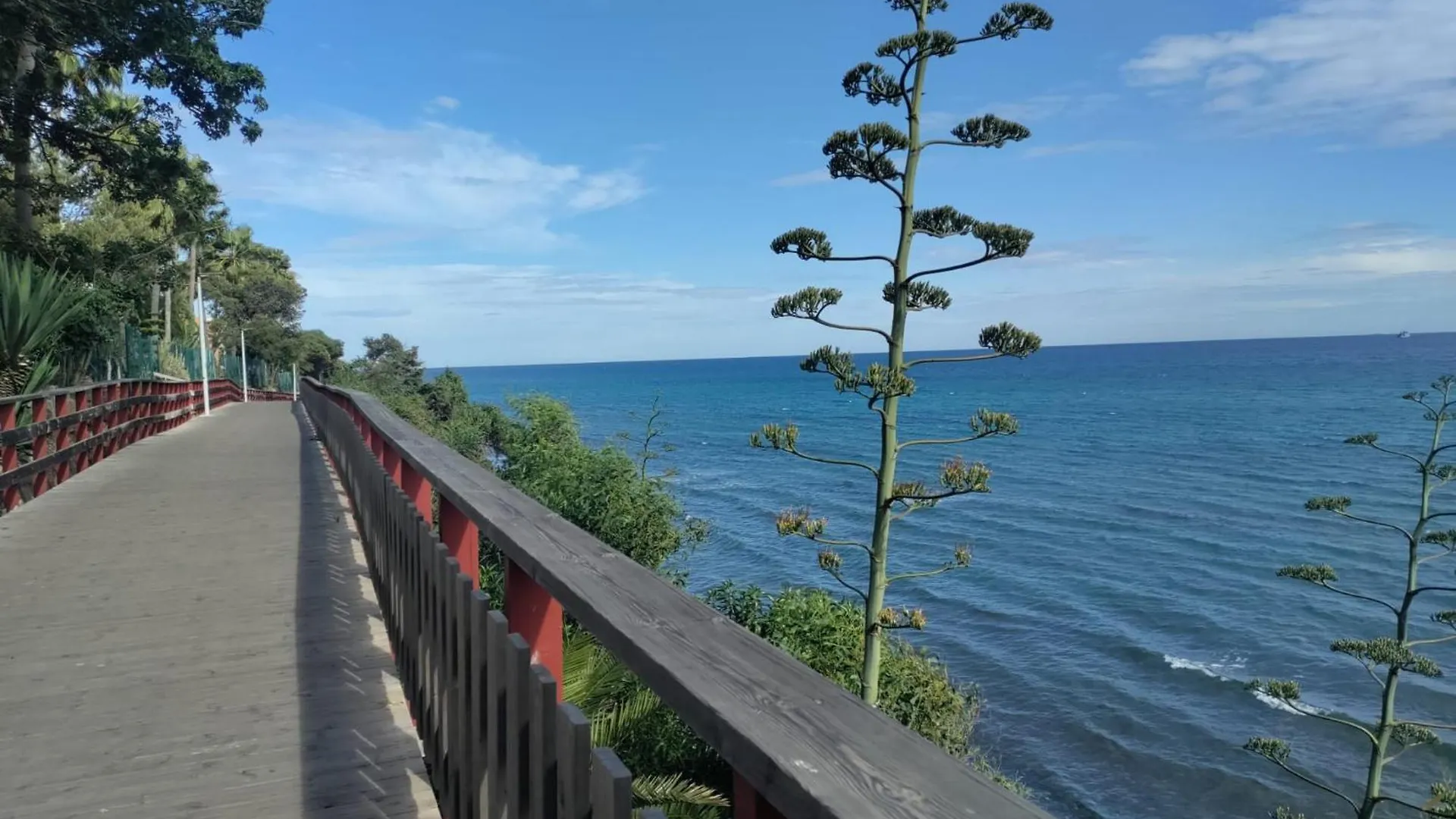 Playa Del Angel 3-Bedroom Apartment Estepona